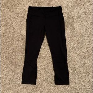 Lululemon black cropped leggings!